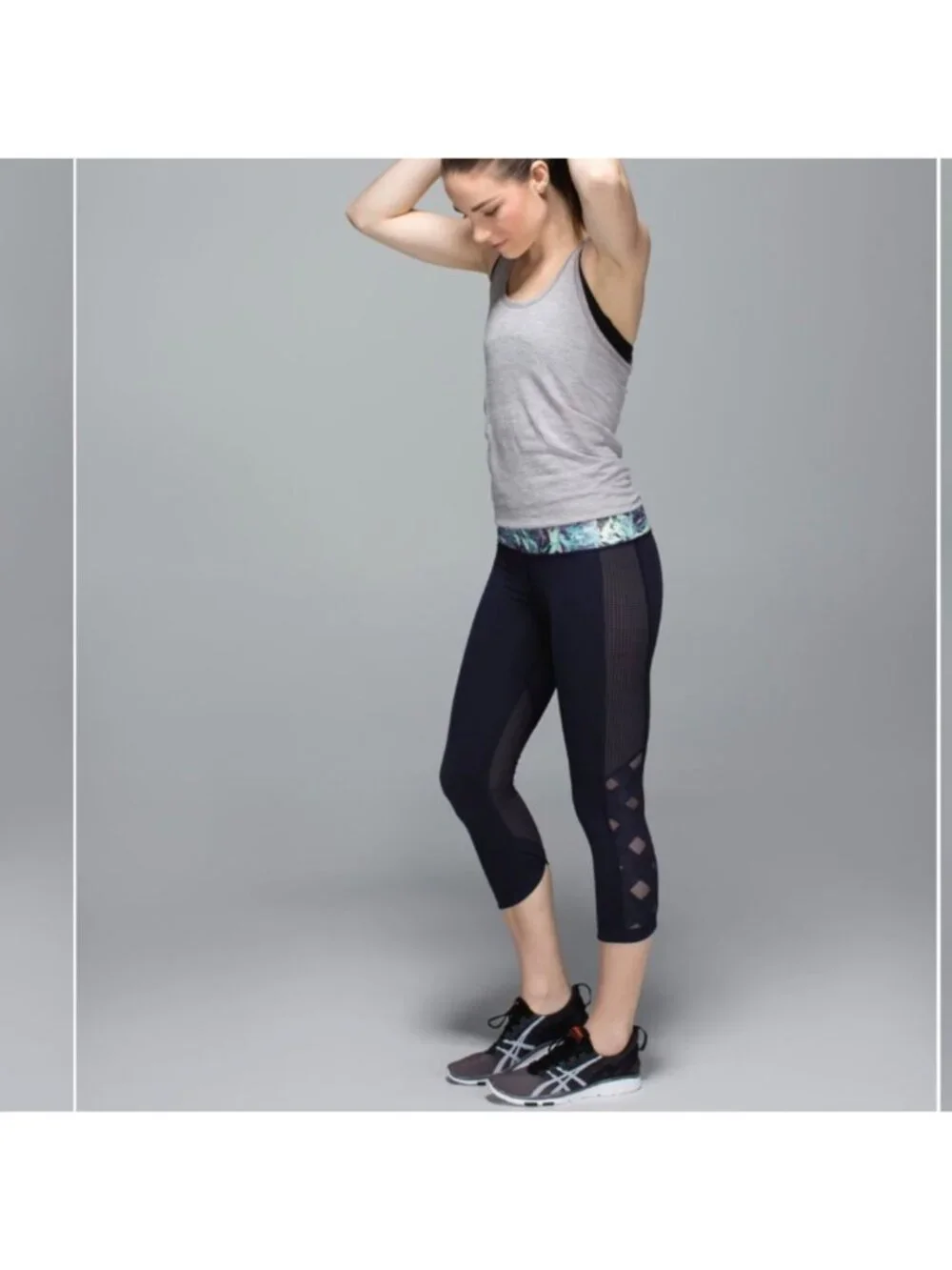 Lululemon Var-City Crop criss cross Naval Blue / Iridescent Multi